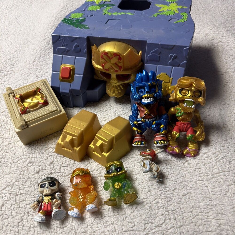 Treasure X KingTomb playset w Accessories Lot read see pics